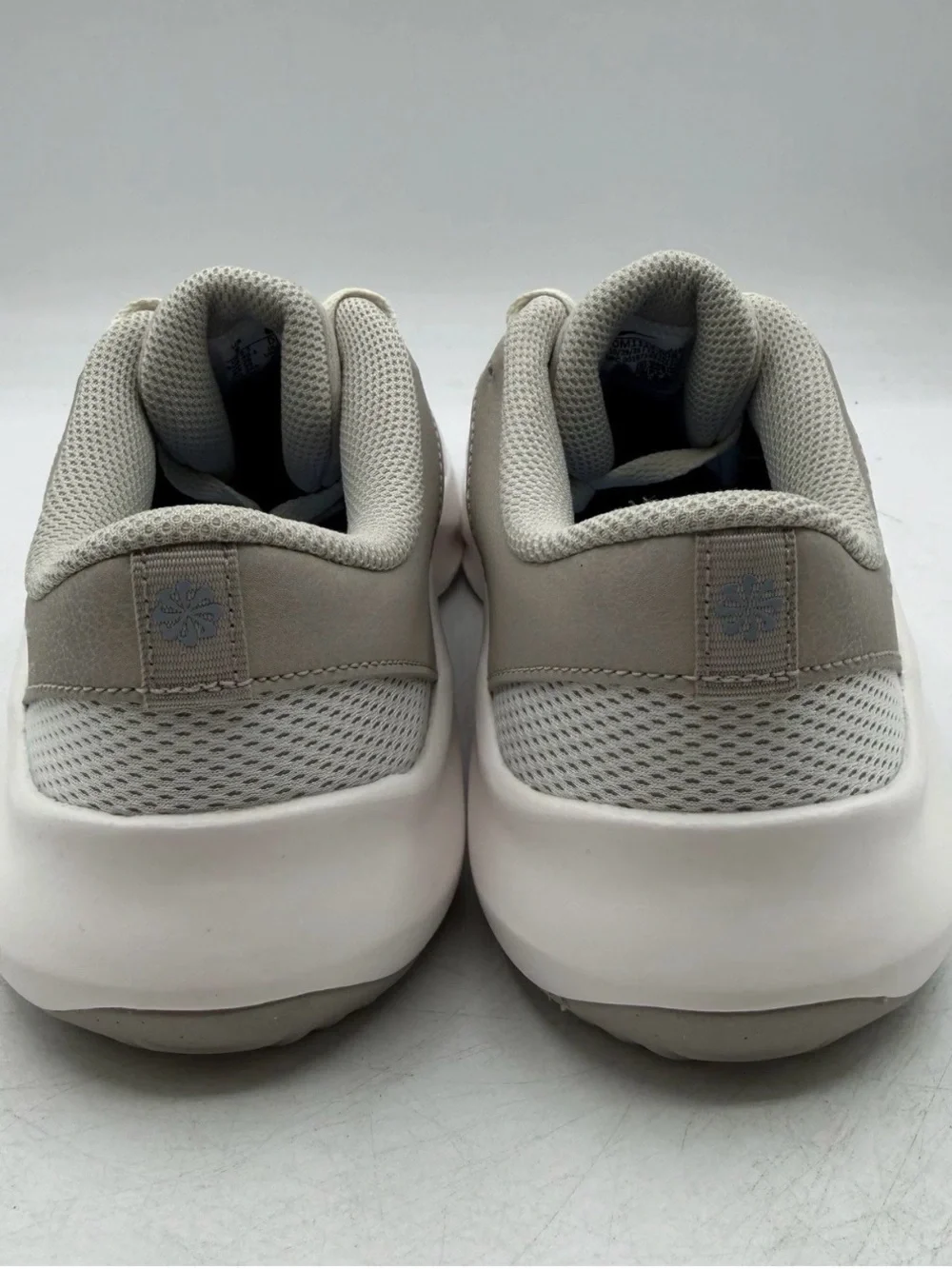 Nike Legend Essential 3 Next Nature Pure Platinum Silver DM1119-008 Womens Sz 9
